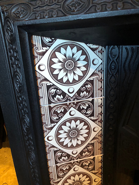 Original Victorian Aesthetic Movement Tiled Cast Iron Fireplace Insert ref i801 - Image 5