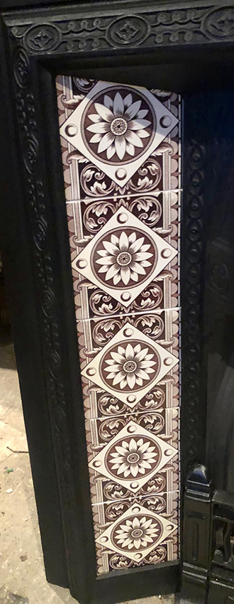 Original Victorian Aesthetic Movement Tiled Cast Iron Fireplace Insert ref i801 - Image 3