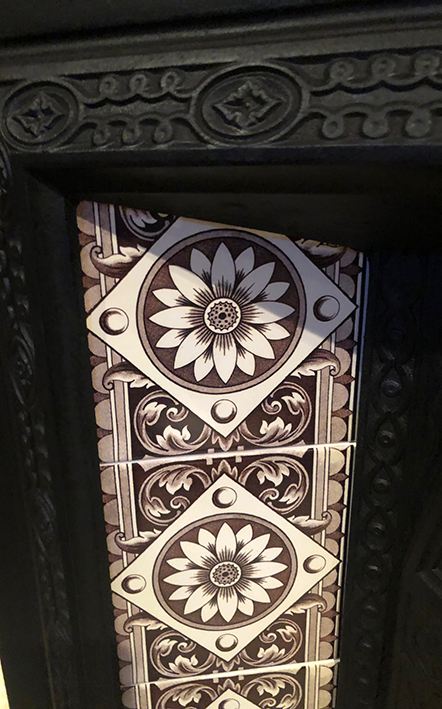 Original Victorian Aesthetic Movement Tiled Cast Iron Fireplace Insert ref i801 - Image 2